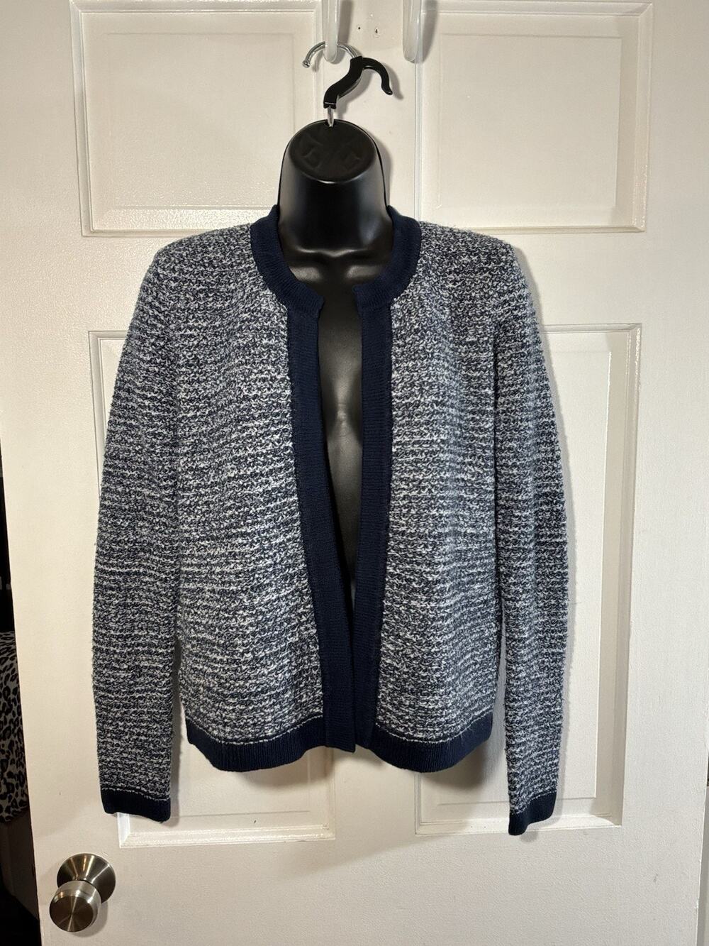 Ladies Ann Taylor LOFT Cardigan Sweater Size Small